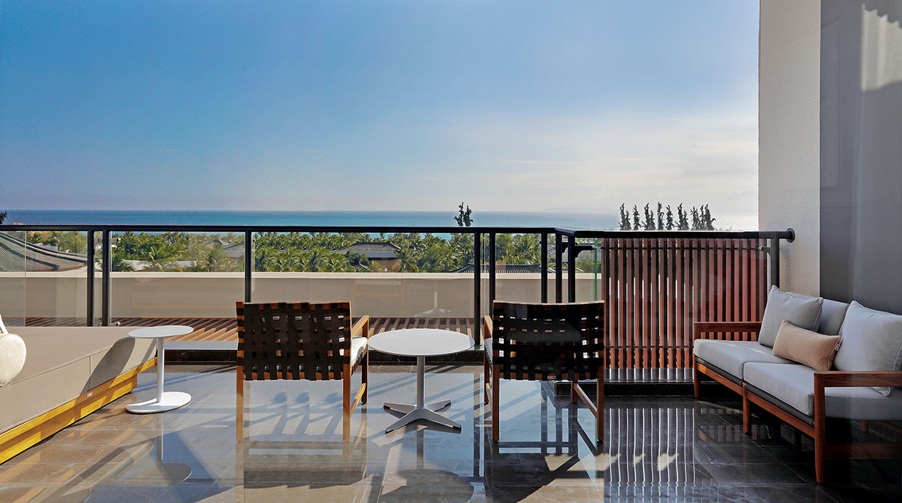 OCEAN FRONT ROOM