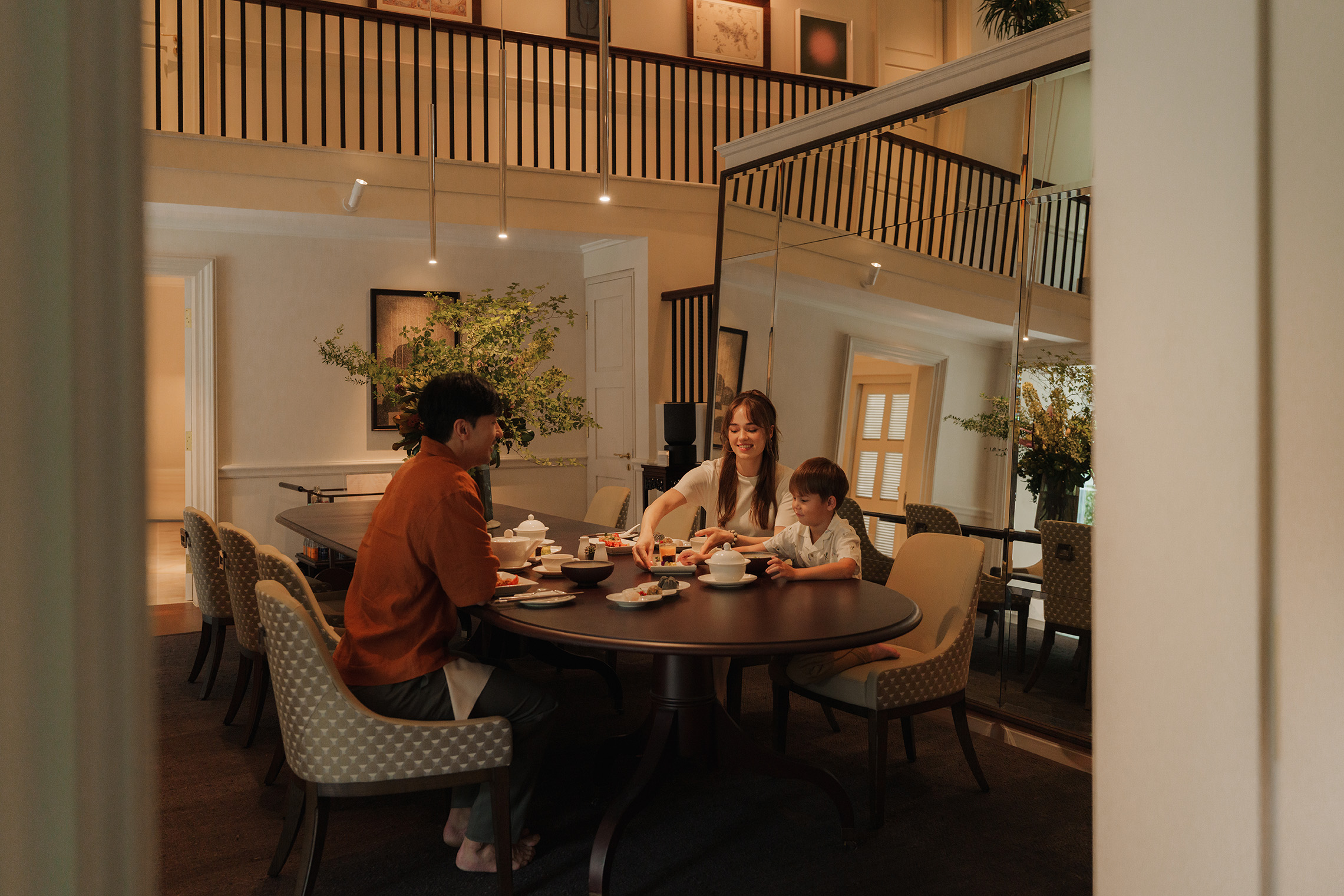 Colonial Manor - Dining room