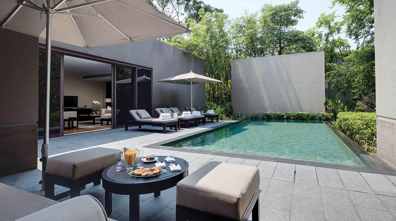 CONTEMPORARY MANOR