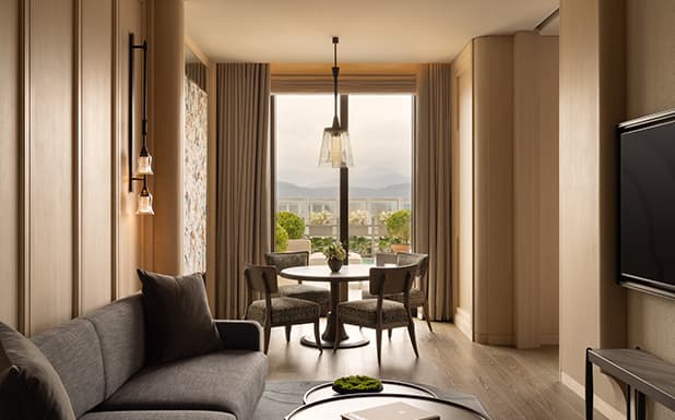 POOL TERRACE SKYLINE SUITE